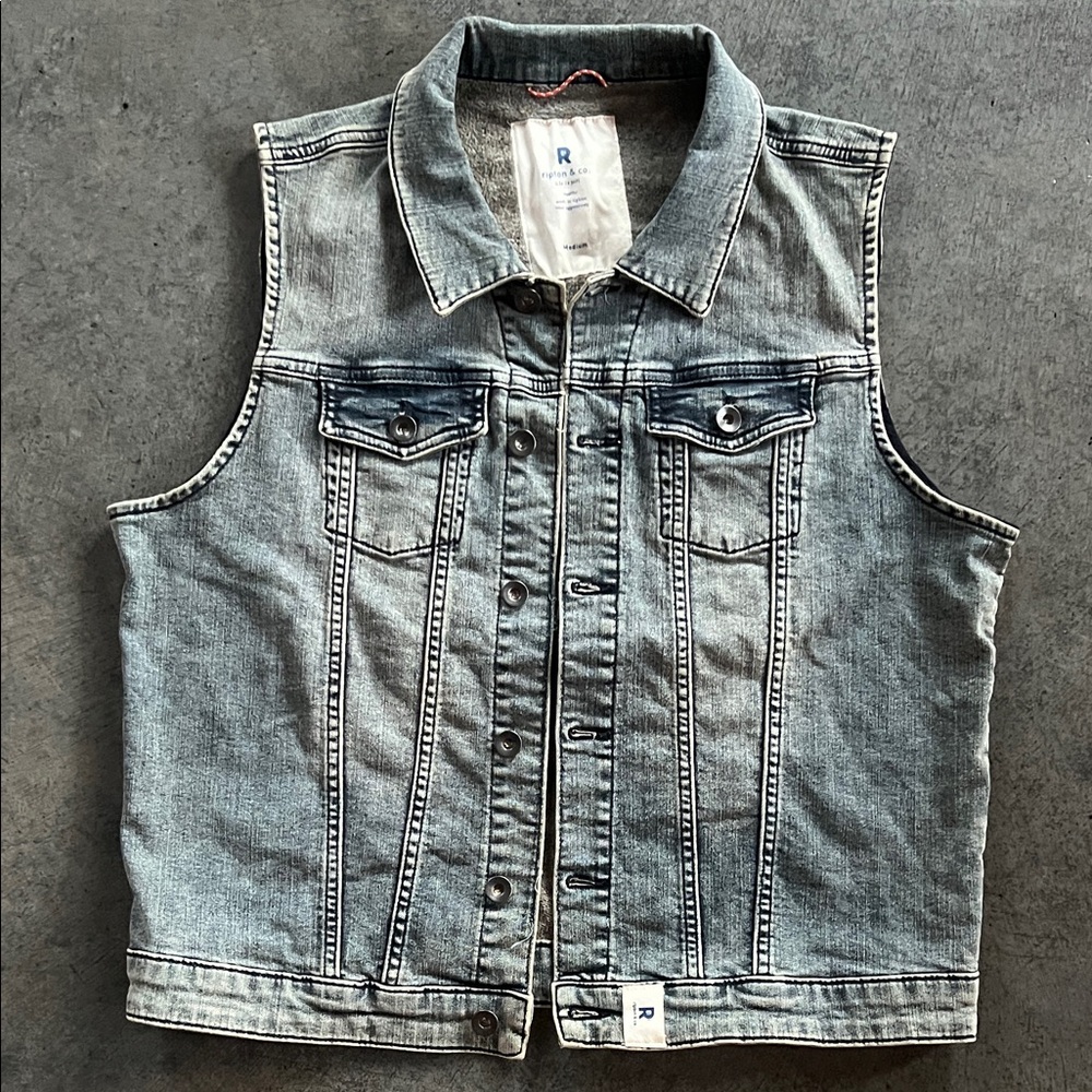 Womens Light Blue Denim Vest - Relaxed Sleeveless Jacket